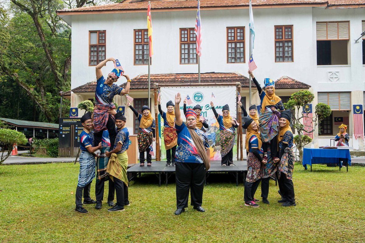 FRIMKepong's tweet photo. 📅 28/8 

@FRIMKepong anjur Perhimpunan Bulanan &amp; Sambutan Hari Kebangsaan ke-69! 

Turut dilancarkan Pelan Kerja FRIM 2026–2030 &amp; Pertandingan Sepanduk/War Cry Merdeka antara bahagian. Tahniah para pemenang! 🇲🇾🌳 

#FRIM #HariKebangsaan2026 #MalaysiaMadani https://t.co/ax6RvDXsh6