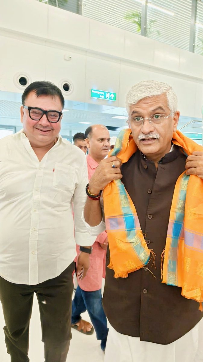 SonuLeader's tweet photo. माननीय केंद्रीय संस्कृति एवं पर्यटन मंत्री श्री गजेन्द्र सिंह शेखावत जी का बिहार दौरे पर हार्दिक स्वागत। उन्होंने संस्कृति मंत्रालय की योजनाओं और GyanBharatam App के बारे में महत्वपूर्ण जानकारी साझा की। @gssjodhpur https://t.co/Mi2bqr46ik