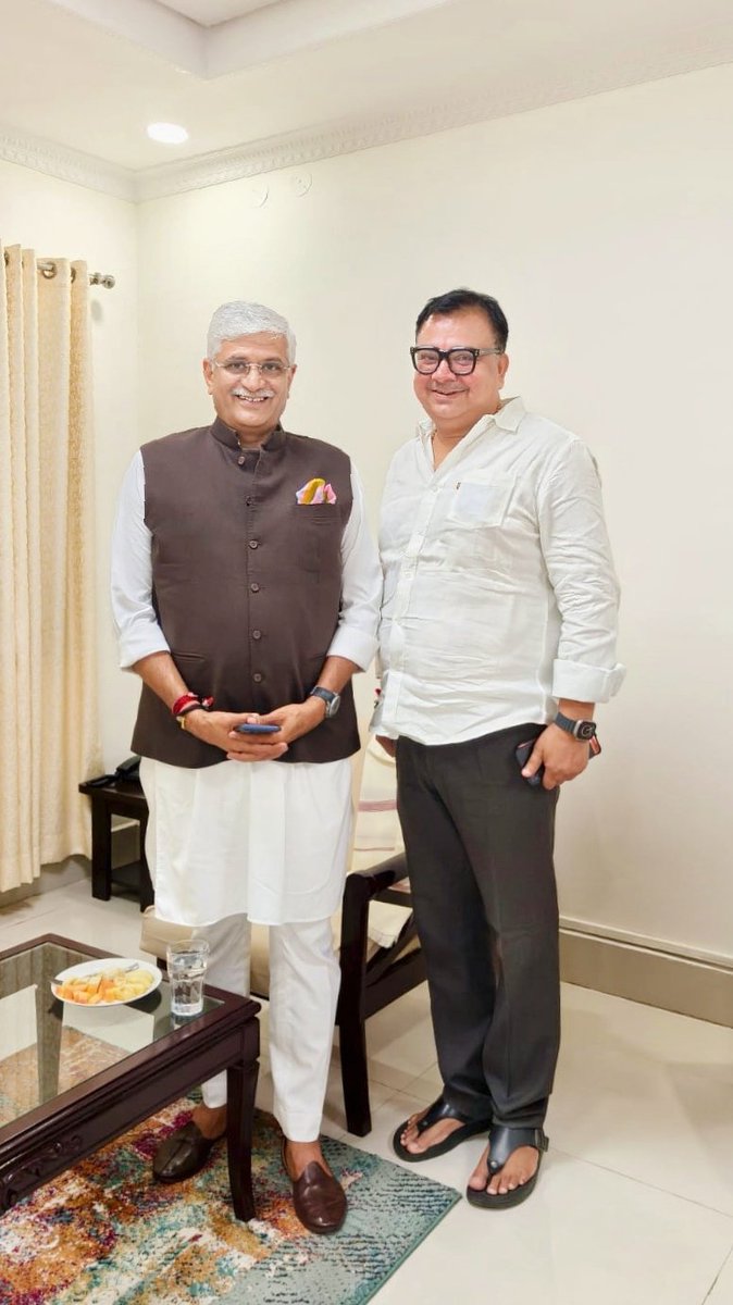 SonuLeader's tweet photo. माननीय केंद्रीय संस्कृति एवं पर्यटन मंत्री श्री गजेन्द्र सिंह शेखावत जी का बिहार दौरे पर हार्दिक स्वागत। उन्होंने संस्कृति मंत्रालय की योजनाओं और GyanBharatam App के बारे में महत्वपूर्ण जानकारी साझा की। @gssjodhpur https://t.co/Mi2bqr46ik