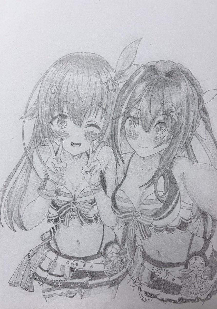 Kazuuayym's tweet photo. #そらArt、#AZKiART、#SorAZ
遅くなりましたが、水着SorAZで自撮り風ツーショットを描きました。
今回、ツーショット構図の為に大変苦戦したのが微妙な遠近感で、あずきちが手前でスマホを持って撮っている想定なので、微妙な遠近感を意識しつつ描きました。身長的にはそらちゃんの方が少しだけ高いので、横並びになると頭の高さが同じくらいになるのかな?
あとは、女の子あるあるで、小顔効果を狙って、ピースで顔のラインを微妙に隠している仕草は、狙って描きました。
…でも、そらちゃんもそういうの気にするのかな(๑╹ᆺ╹)?
2人ともかわいいー✩°。⋆⸜(* ॑꒳ ॑* )⸝