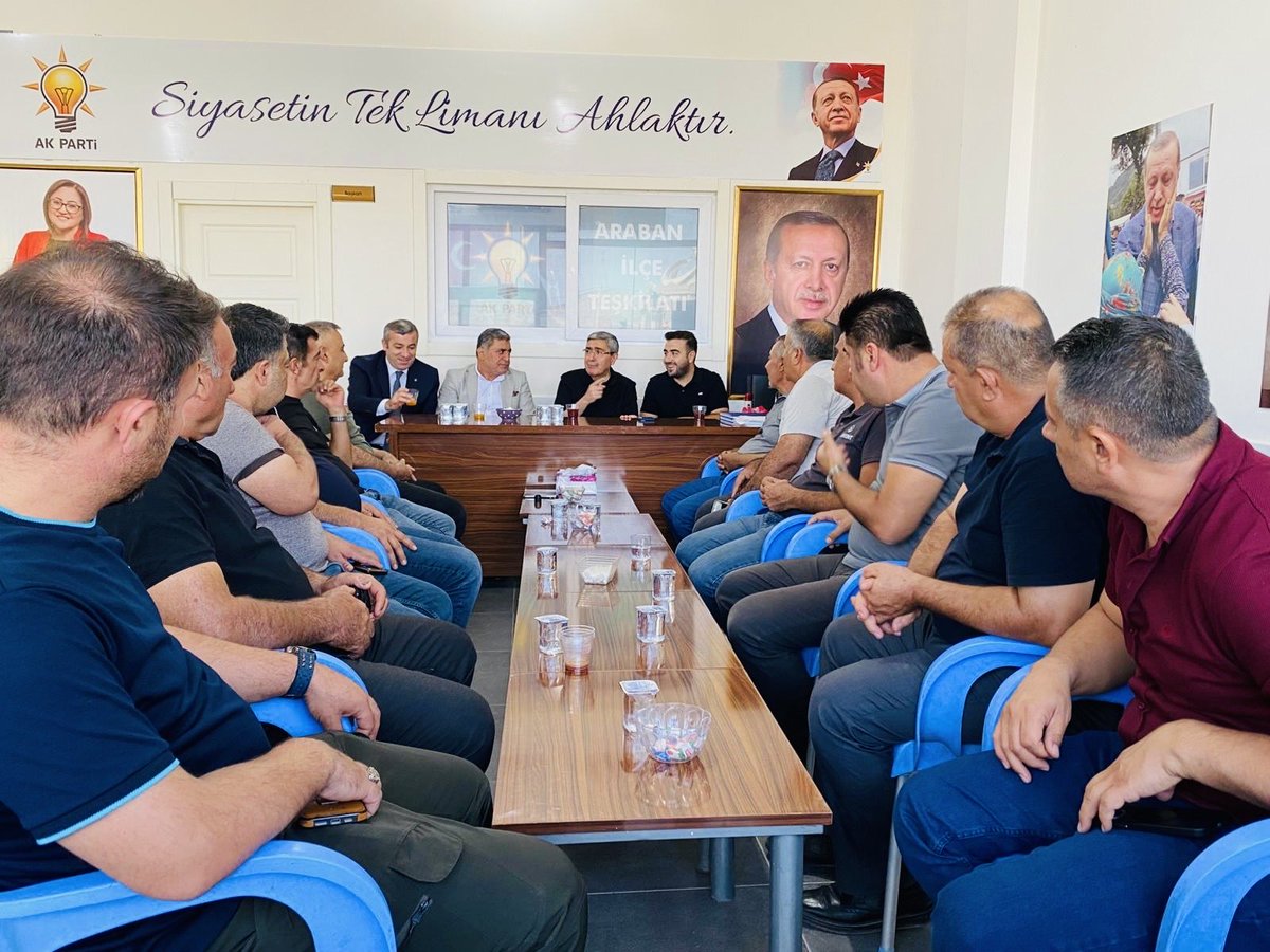 SydVkksOmeroglu's tweet photo. Milletvekilimiz Sayın Eyüp Özkeçeci, ilçe teşkilatımızı ziyaret etti.
Gaziantep Büyükşehir Belediye Başkan Yardımcımız, önceki dönem İlçe Başkanlarımız, önceki dönem meclis üyelerimiz ile yönetim kurulu üyelerimizin katılımıyla verimli bir toplantı gerçekleştirdik.
@EyupOzkececi https://t.co/xdjhoFo6z9