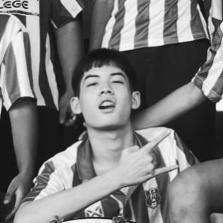 ihcaepup's tweet photo. มึง..ไอนักบอล กับติ๋มชมรมถ่ายภาพนิ

ที่มึงบอกกูหรอ ว่าสองคนนี้ไม่ถูกกัน

เออดิ...แม่งกูเห็นตีกันทุกวัน...ไอเชี้ยไอนักบอลมันกระชากคอเสื้อแล้วว่ะ กูต้องไปห้ามมั้ยเนี่ย

มึงใจเย็น ๆ ก่อน กูว่า...มึงไม่ต้องไปห้ามหรอก ติ๋มแม่งยืนกอดนักบอลอยู่เนี่ย

หะ ?

เออ มึงดูโน้น

... https://t.co/kPXHmyjMLj