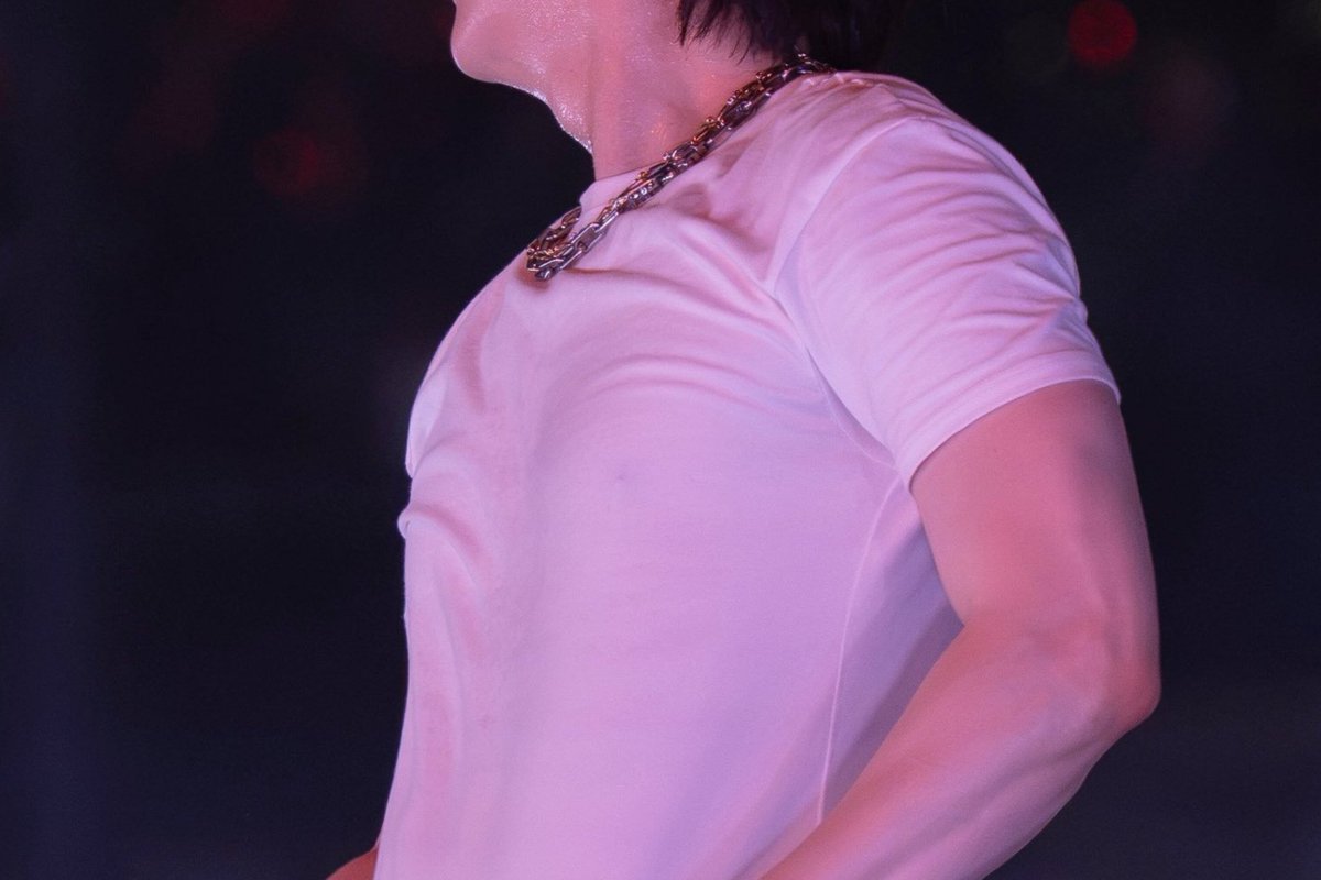 sugadooll's tweet photo. this is worse than him being shirtless https://t.co/A8K1DExuY7