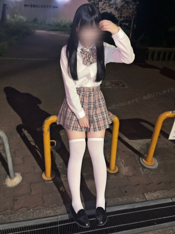 oskar10511's tweet photo. 制服白ニーハイ脚♡ https://t.co/azsAzGKkso