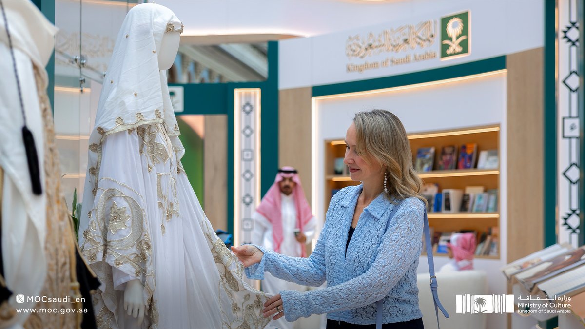 mocsaudi_en's tweet photo. The @LPTC_MOC has inaugurated Saudi Arabia's national pavilion at the 39th Moscow International Book Fair, running from 2nd to 6th September at Gostiny Dvor.

The pavilion will present a comprehensive picture of the Kingdom's literary and cultural landscape through seminars, workshops, and cultural exchange.

Visit the Saudi Pavilion to discover the ideas shaping the Kingdom's future

#SaudiMinistryOfCulture