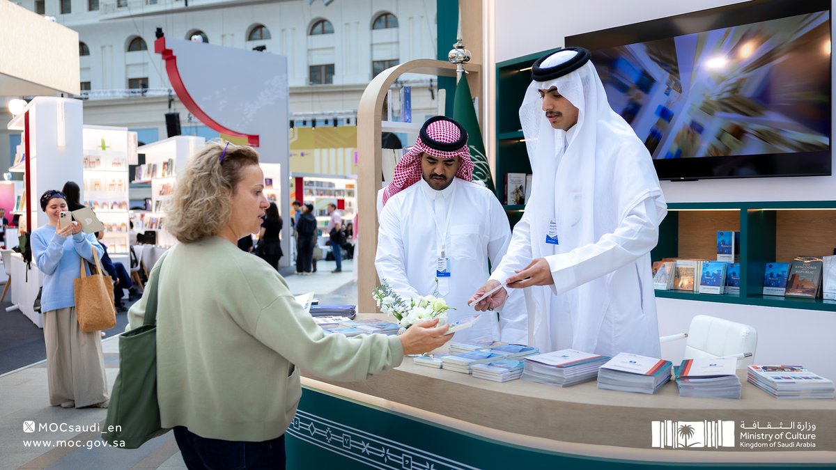 mocsaudi_en's tweet photo. The @LPTC_MOC has inaugurated Saudi Arabia's national pavilion at the 39th Moscow International Book Fair, running from 2nd to 6th September at Gostiny Dvor.

The pavilion will present a comprehensive picture of the Kingdom's literary and cultural landscape through seminars, workshops, and cultural exchange.

Visit the Saudi Pavilion to discover the ideas shaping the Kingdom's future

#SaudiMinistryOfCulture