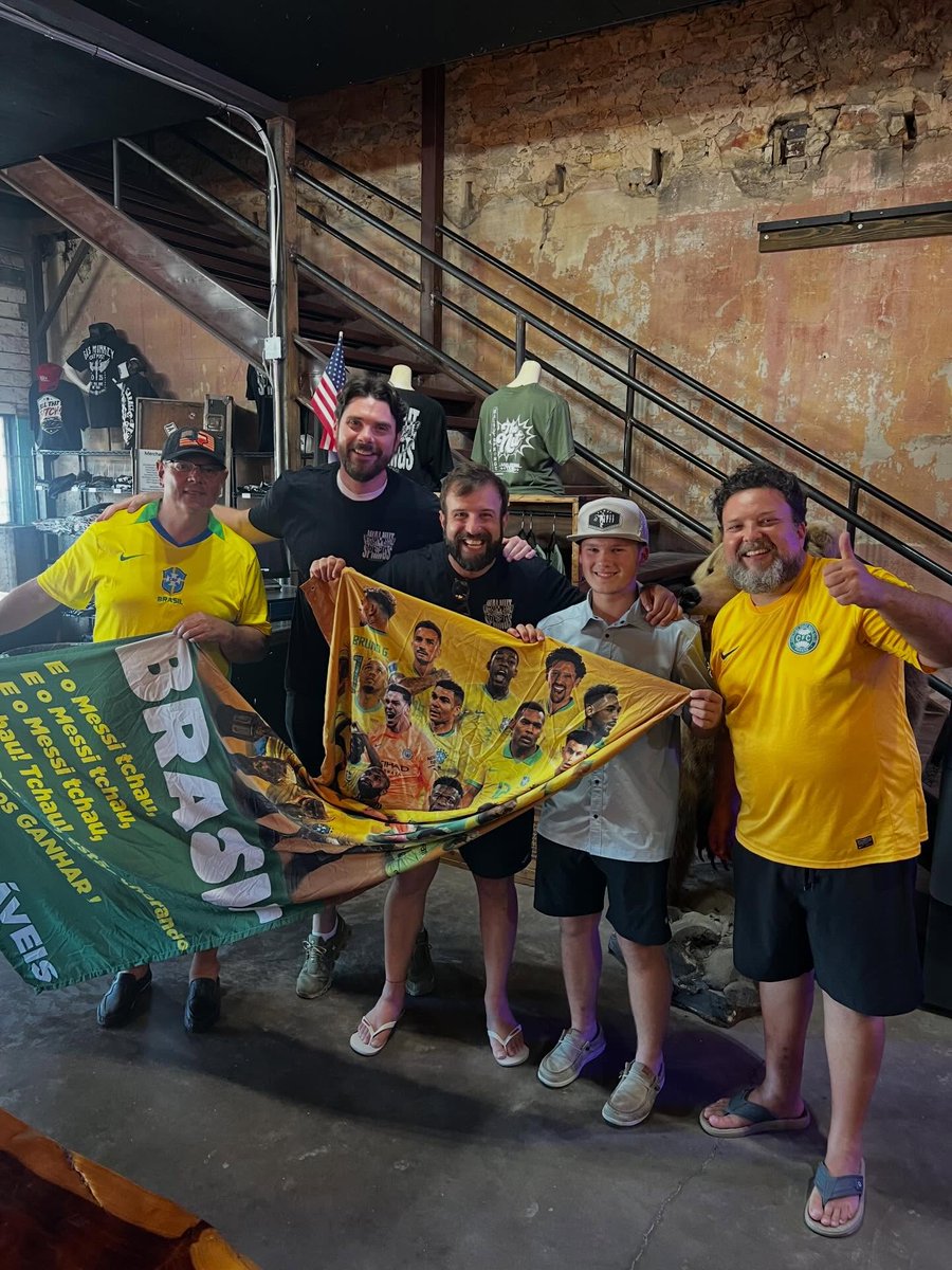 ChristianRb631's tweet photo. I met these great guys at Walnut Springs Roadhouse tonight! Passing through, they stopped to see the sights and even won bingo. Safe travels, my friends! https://t.co/tspRZFp8PA