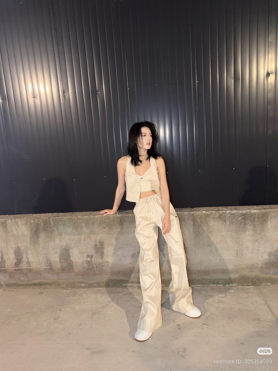 randmpersonjk's tweet photo. 2026.09.02
Mai Mai | XHS

Such a cool girl modelling ALO? 👀

#ZhaoJinmai 🌾 #赵今麦 https://t.co/5gr5EoVpDr