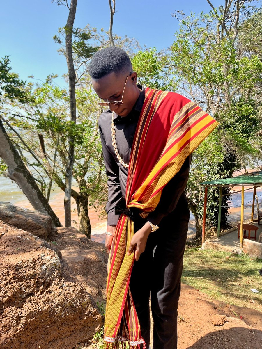 TimothyT31810's tweet photo. Wrapped in heritage, styled with pride. 🇺🇬✨ The Ugandan Kikoyi turns every outfit into a celebration of culture, elegance and identity. #WearOurHeritage #UgandanKikoyi#man https://t.co/2DQVCzrmUt