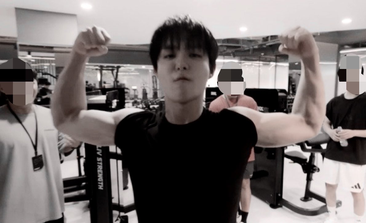pajihunk's tweet photo. Malam, gimana harinya? walaupun sibuk sempetin buat gym jangan lupa https://t.co/Q5tUds60rN