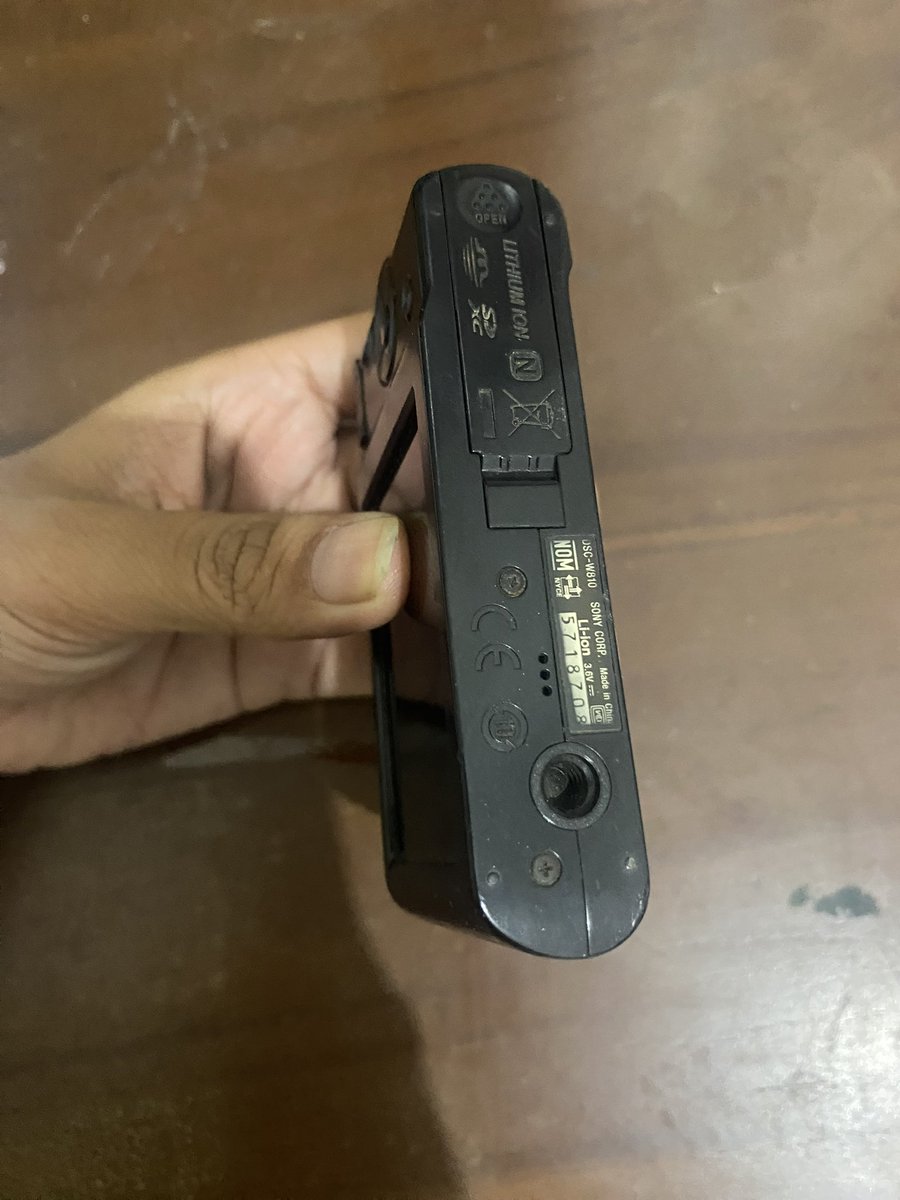 sisinchann's tweet photo. wts sony cybershot w810 

- no charger
- ada jamur di layar tapi ngga mempengaruhi hasil

dijual karena punya 2 hehe
1.000.000 split pay lewat bca (boleh nego tipis)
dom semarang https://t.co/ojHFuQFmma