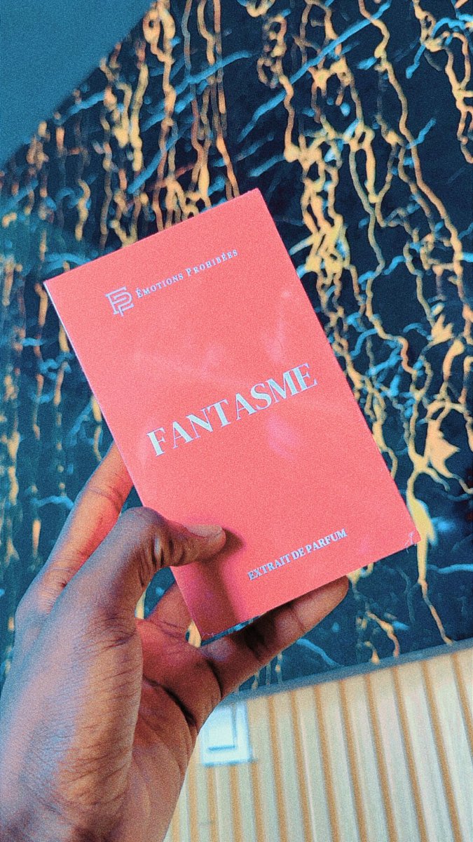 Parfumeur_2_0's tweet photo. FANTASME — Extrait de Parfum ✨

Une pure addiction gourmande, régressive et irrésistible. Un sillage puissant qui ne laisse personne indifférent.

Notes olfactives :

🥛 Lait Crémeux
🧁 Madeleine Dorée
🍎 Pomme Rouge croquante
🍭 Barbe à Papa
🌿 Gousse de Vanille Intense
🪵 Touche de Cannelle Épicée

Une véritable gourmandise à porter sur soi.
Disponible en stock très limité.

DM pour commander / infos 📩

#Parfum #Fantasme #ExtraitDeParfum #SOTD #NichePerfume