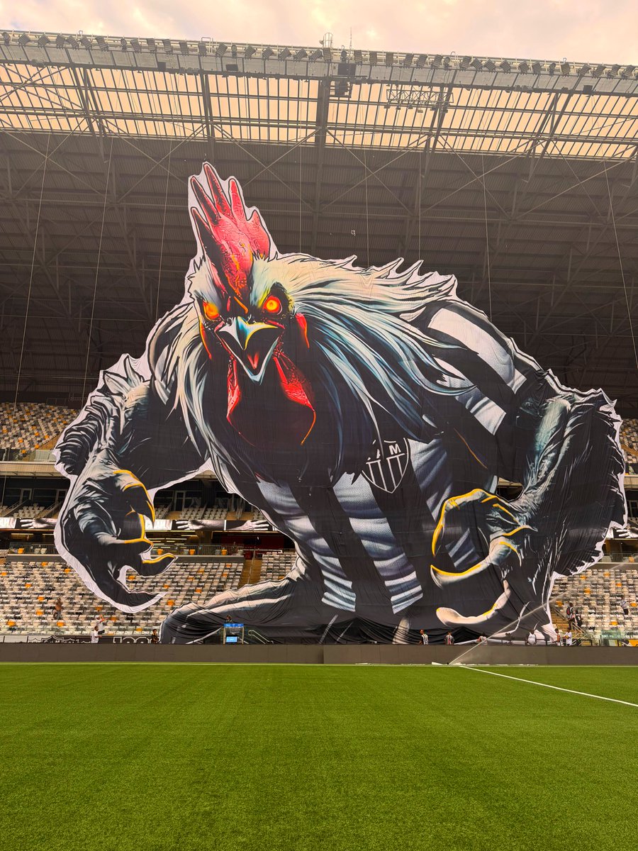 ThiagoScap's tweet photo. Ideia/expectativa/realidade. 
Processo de criação do Galo em 3D feito exclusivamente pra esse clássico, a ideia era um galo imponente com os olhos  brasa e que pudesse passar a imagem do que é o Galo Forte Vingador. @coletivo1908 https://t.co/k5ghPhLbnT