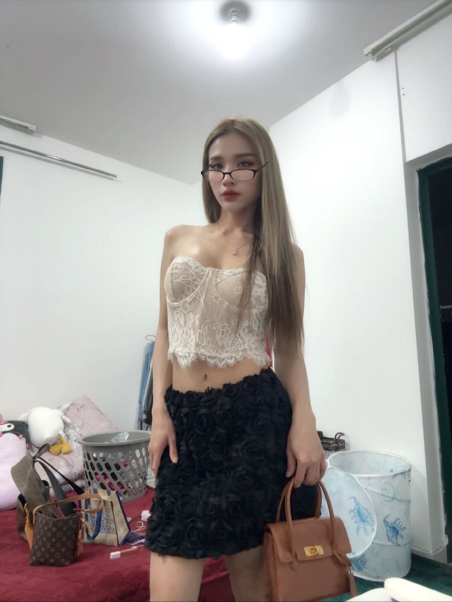 syezne's tweet photo. 💄"ตอนแรกก็ไม่เชื่อ จนกระทั่งลองใช้เอง... ไอเทมลับที่บิวตี้บล็อกเกอร์เกาหลีโหวตให้เป็นอันดับ 1!" 🦋 ครีมกันแดดเนื้อซูเฟล่ บางเบา คุมมันนาน 🌤️

🆔  line : mnoon6183 สาวสอง🌸

#รับงานพัทยา #พัทยา https://t.co/YHXUxpz6PM