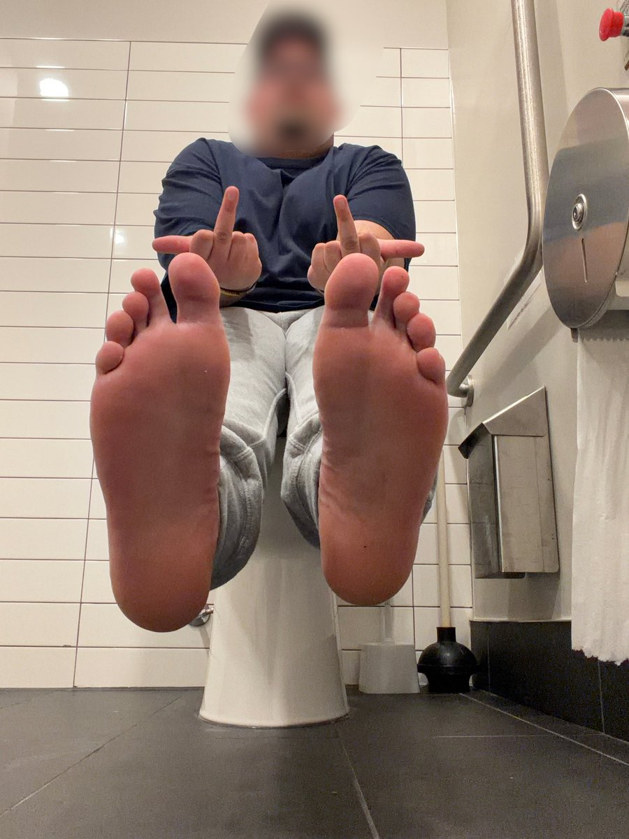 AlphaSoleChar's tweet photo. The dogs are finally free after 3 days trapped in those Nike socks. Size 12 soles out and breathing again. Enjoy the view while your young Master allows it you’ve been patient enough.
#FootMaster #MasterFeet #YoungMaster #MensFeet #GuyFeet #Size12Feet #BareFeet #MensSoles https://t.co/tKfFiLWGNj