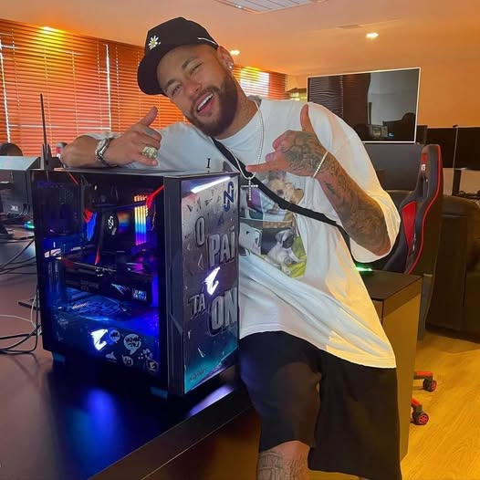 clashdotgg's tweet photo. Neymar has 11,000+ hours in CS2 and has a $140K inventory

Meanwhile, he’s only spent 800 hours playing football games 💀 https://t.co/l8IA05WNyu