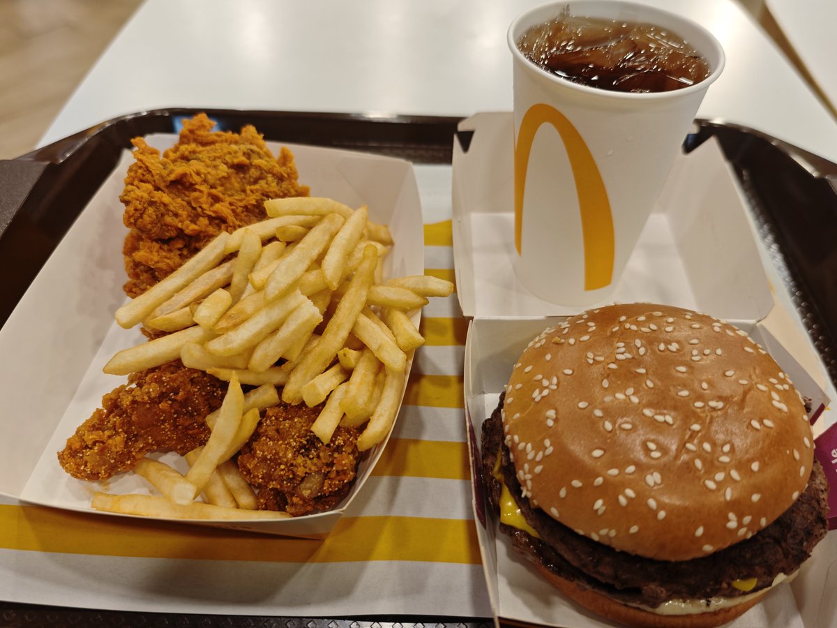 pangjubbb_'s tweet photo. @pangjiewr Eat McDonald https://t.co/RSDiy5YqFS