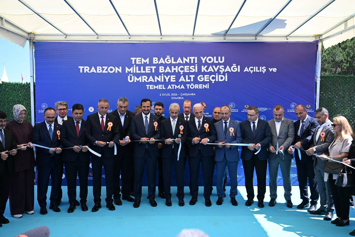 a_uraloglu's tweet photo. İstanbul’un büyüyen ve dönüşen yüzü Ümraniye’de TEM Bağlantı Yolu Trabzon Millet Bahçesi Kavşağı Açılış’nı ve Ümraniye Alt Geçidi Temel Atma Töreni’ni gerçekleştirdik. 🚧

Açılışını yaptığımız Trabzon Millet Bahçesi Kavşağı ile Millet Bahçesi ve Beşiktaş Nevzat Demir Tesisleri’ne ulaşımı hızlandırarak, bölgenin trafik akışını rahatlattık. 🛣️

Temelini attığımız 230 metrelik altgeçitle araç akışını hızlandıracak, 9,5 dönümlük ilave yeşil alanla toplam 50 dönümlük yeni bir yaşam alanı oluşturacağız. 🌳

İstanbul’un raylı sistem ağına 180 kilometreye ulaşan yatırımlarımıza, Ümraniye-Kavacık-Beykoz arasında 14 istasyonlu yeni hattımızı da ekleyecek, İstanbul’u ve Türkiye’yi daha da hızlandıracağız. 🚇

📍Ümraniye | İstanbul

#TürkiyeHızlanıyor 🇹🇷