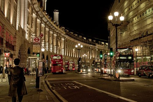 reminiscinbby's tweet photo. London at night https://t.co/3YqxdJxiLv