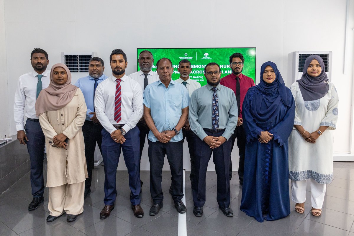 MoEnvmv's tweet photo. 5 މިލިއަން ގަސް އިންދުމަށް ރައީސުލްޖުމްހޫރިއްޔާ ވެވަޑައިގެންފައިވާ ވަޢުދުފުޅު ފުއްދެވުމުގެ ގޮތުން، ރާއްޖޭގެ އެކި ކަންކޮޅުތަކުގައި 20 ނާސަރީ ބިނާކުރުމަށްޓަކައި, ދެވަނަ ބުރުގެ 10 ރަށުގެ ކައުންސިލާއެކު މިއަދު ވަނީ ސޮއިކޮށްފައެވެ.

މި މަޝްރޫއުގެ ދަށުން މިއަދު ސޮއި ކުރެވުނު ދެވަނަ ބުރުގެ ނާސަރީތައް ބިނާކުރުމަށް ހަމަޖެހިފައި ވަނީ، ހދ. ނޮޅިވަރަމް، އދ. ދިއްދޫ، ފ. ދަރަނބޫދޫ، ދ. މީދޫ، ލ. ހިތަދޫ، ލ. ފޮނަދޫ، ފުވައްމުލައް ސިޓީ، ސ. މީދޫ، ގދ. ވާދޫ، ކ. ހިންމަފުށި