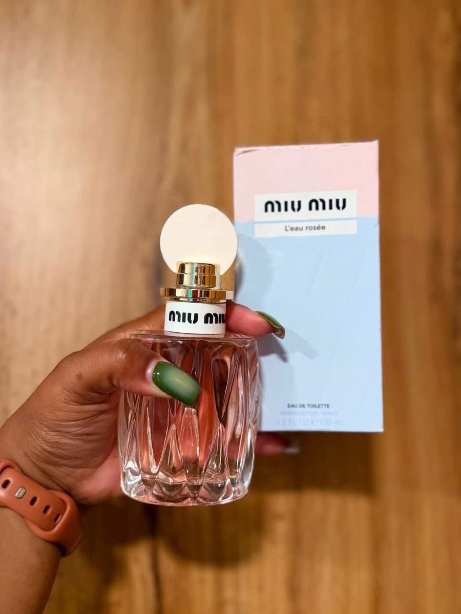 layxsnv's tweet photo. A new baddie has entered the collection and she smells sooo good!! Another hit Miu Miu 💐 https://t.co/HETdK2waWk