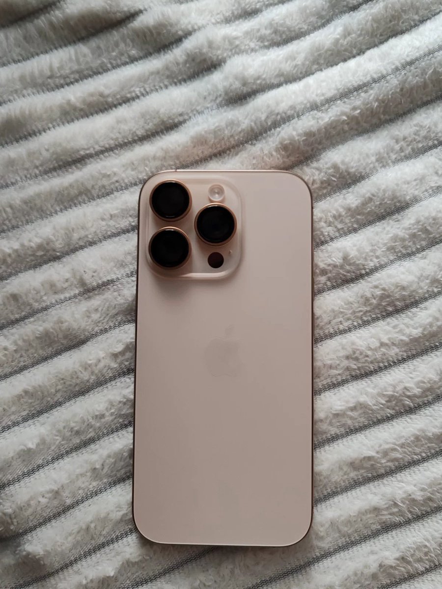 Umesh__digital's tweet photo. Unpopular opinion : The iPhone 16 Pro looks and feels more premium than the iPhone 17 pro. https://t.co/jiYKAgXPi2