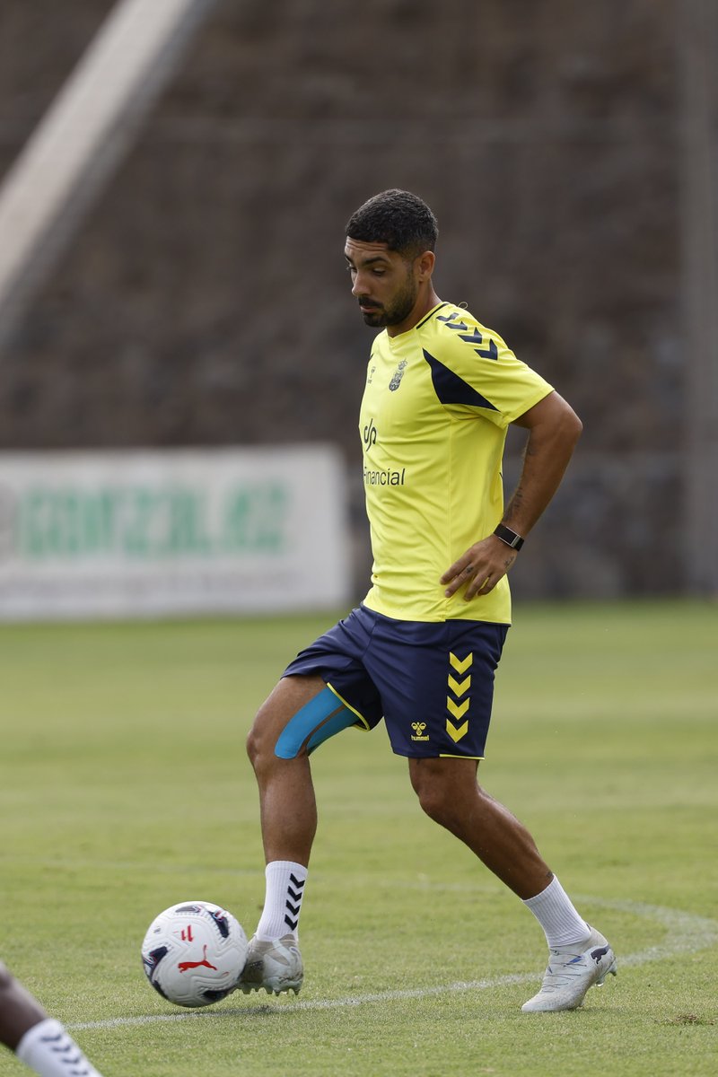 UDLP_Oficial's tweet photo. 🧠⚽️ #LasPalmasLeganés 

#SienteLaUnión #LaUniónHaceLasPalmas https://t.co/PhYyKiNmh9