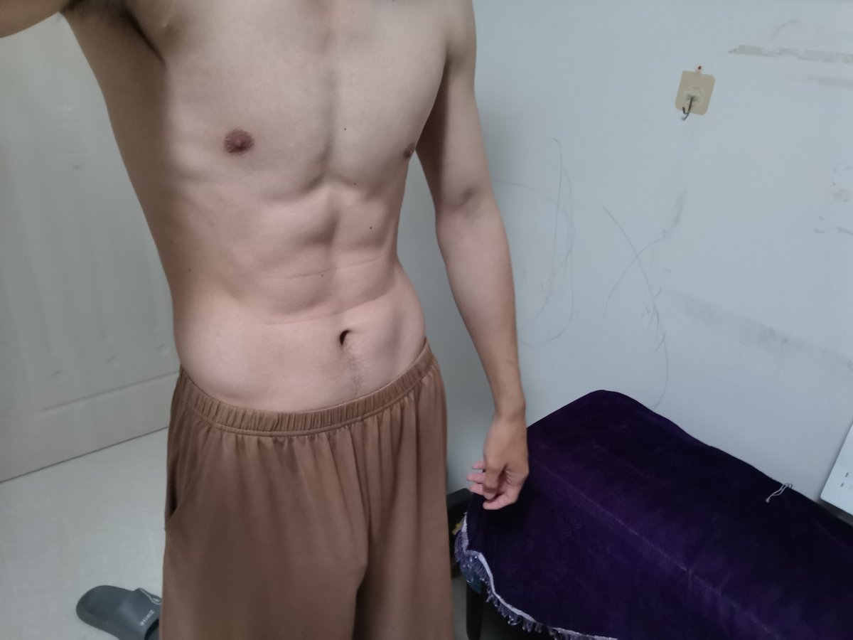 shxbgy's tweet photo. 记录日常 #腹肌 #薄肌 #男大学生 #宽肩窄腰 #双开门 #健身 #大帅哥 https://t.co/Fwvcb1VJtw