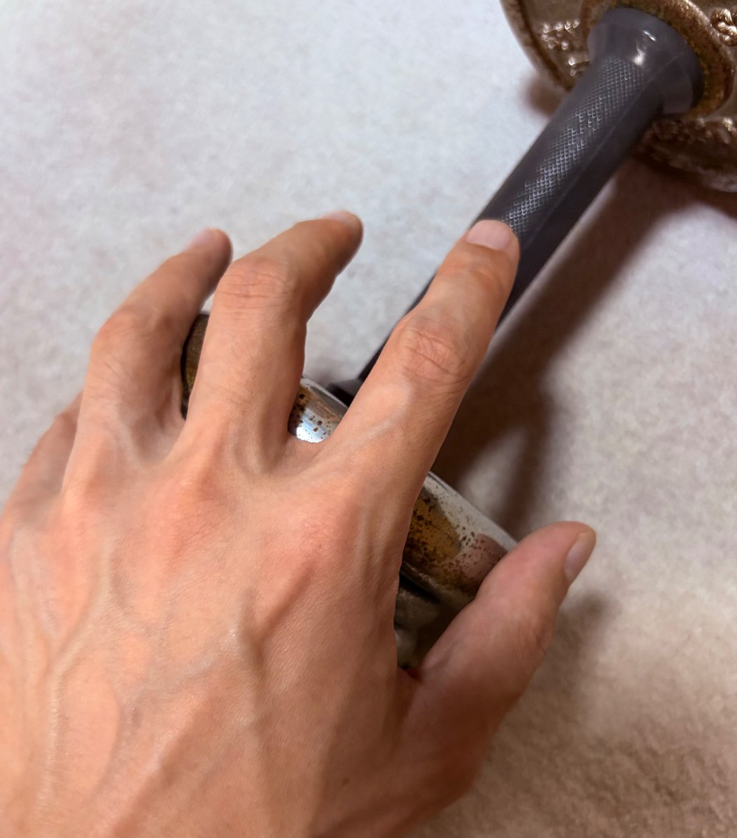 GoodbyeNoto's tweet photo. 【毎日ダンベル3rdシーズン】

何事もとりあえず小さく始めて、コツコツ続けること。
ちゃんと続けていれば自然とクオリティは上がっていく。
まずは、とにかく始める。
毎日ダンベル970日目

#筋トレ
#毎日ダンベル
#自分磨き https://t.co/uryF7G6RVX