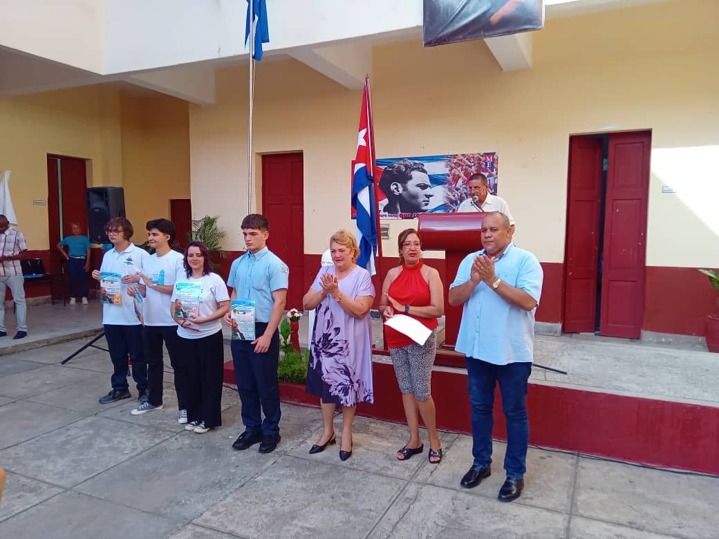 ern_antunez's tweet photo. En el acto provincial por el inicio del curso escolar 2026/2027 en #SanctiSpíritusEnMarcha fueron reconocidos educadores que cumplieron misión internacionalista,así como educandos ganadores en eventos internacionales 
#Cuba https://t.co/NraapB9keg