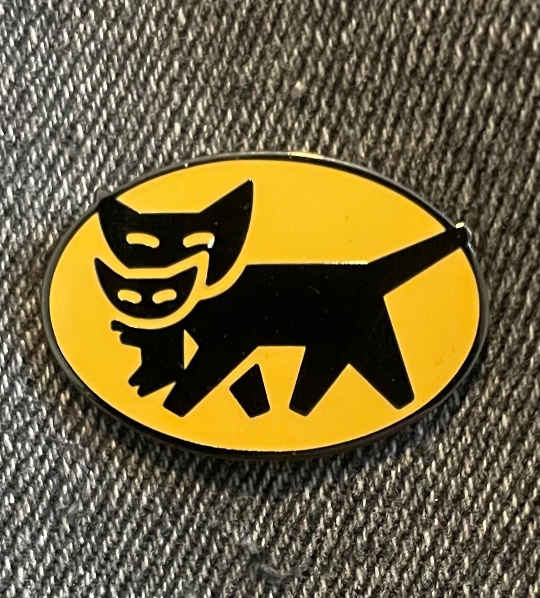 simonsarris's tweet photo. Yamato Transport has such a good logo https://t.co/m2GbE7C1Wx