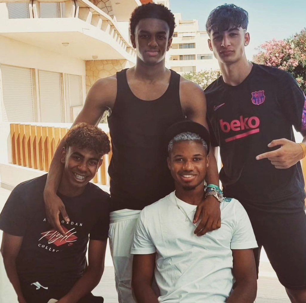 enesblaugrana's tweet photo. cette photo aurait dû être légendaire https://t.co/j7qfUmhcpB