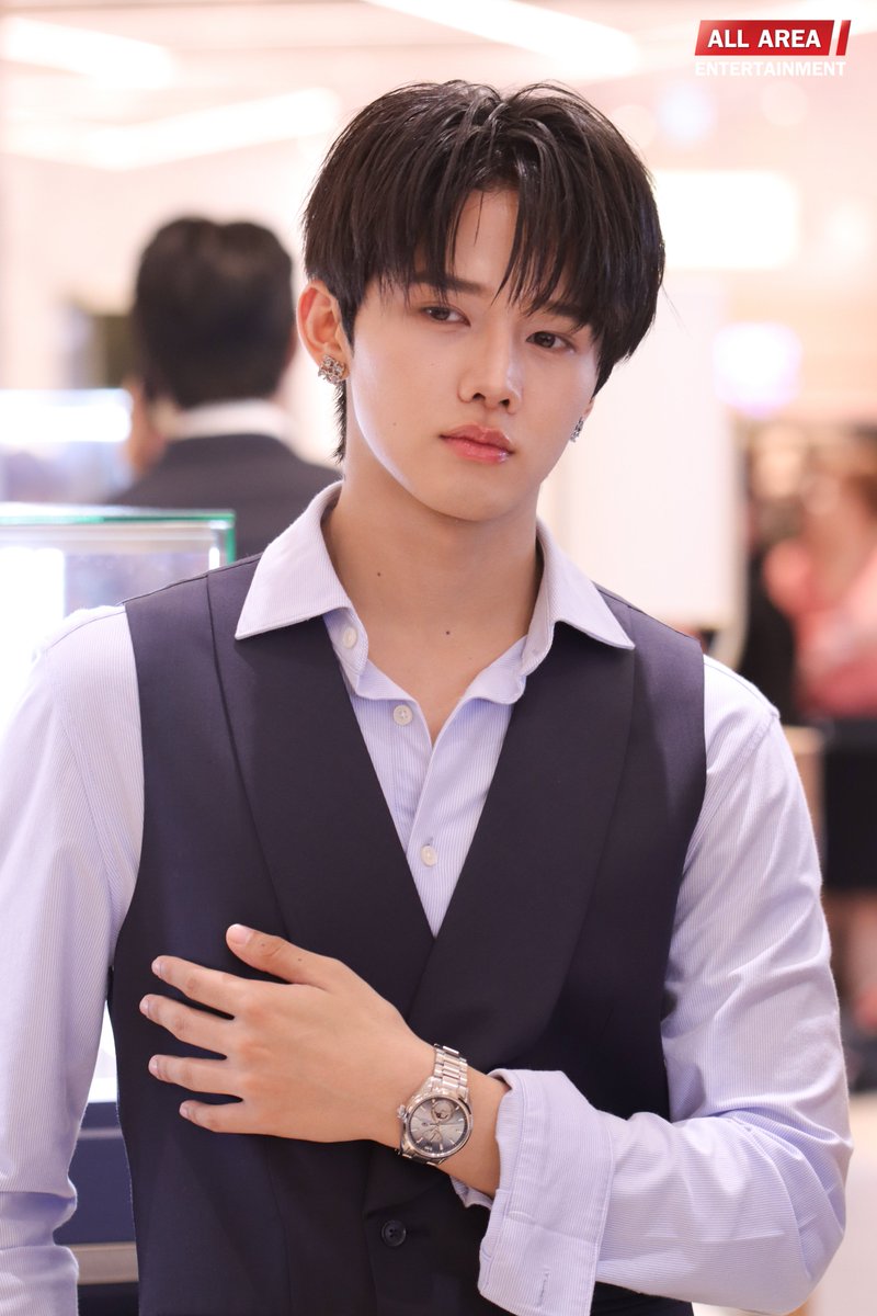 allarea_ent's tweet photo. "มิน ธนากร" ในงาน "TIME &amp; TREASURES"⌚️✨

TIME AND TREASURES TOPTAPMINLEE
#TimeAndTreasuresxTOPTAPMINLEE
#ToptapMinlee 
#MINLEEthanakorn https://t.co/A7tKjVRqpN