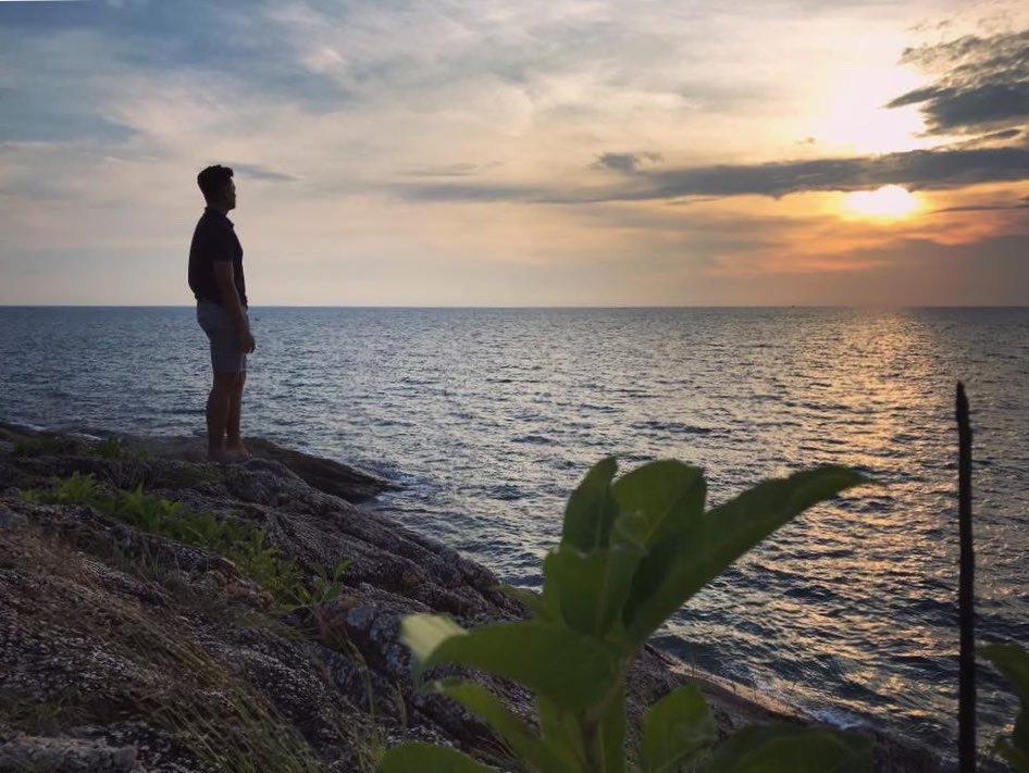 RoamMeFitTH's tweet photo. เกาะเสม็ด 🏝️☀️
ตอนพระอาทิตย์ตกสวยมาก ยิ่งไปนั่งนิ่งๆคิดอะไรออกหลายๆอย่างเลย
เพื่อนๆเคยไปถ่ายรูปตรงจุดชมวิวนี้ไหมครับ https://t.co/jADJdRxczc