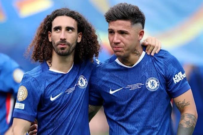 CFCWasi's tweet photo. When Cucurella left Chelsea, his farewell video felt genuine. You could feel the emotion. Fans, current players and former players all came out to wish him well.

Then Enzo Fernández leaves for Manchester City and drops a farewell post that looks like he asked ChatGPT: “Write a heartfelt goodbye to a club I have absolutely no emotional attachment to.” 😂

And the funniest part? Not a single current Chelsea player has even bothered to comment. 😭

It’s not just about how you leave a club. It’s about the relationships you build while you’re there.

Cucurella left with love and respect.
Enzo left with a copy-paste paragraph. 💀

There are ways to leave a club. Enzo just showed us one of the worst.