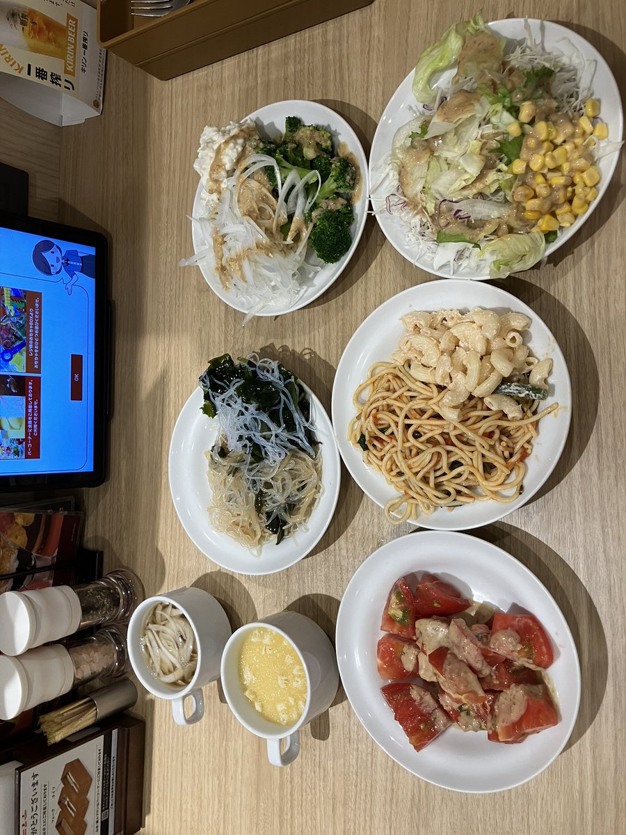 Tg4Ham's tweet photo. 皆様、こんばんは😄
今日も腹ぺこり過ぎて家まで我慢出来ずに外食してきました✨安くて食べ放題で有名なビッグボーイで美味しい料理をたらふく食べて来ました😄✨

#食べ放題
#ハンバーグ https://t.co/toBsAxR3rF