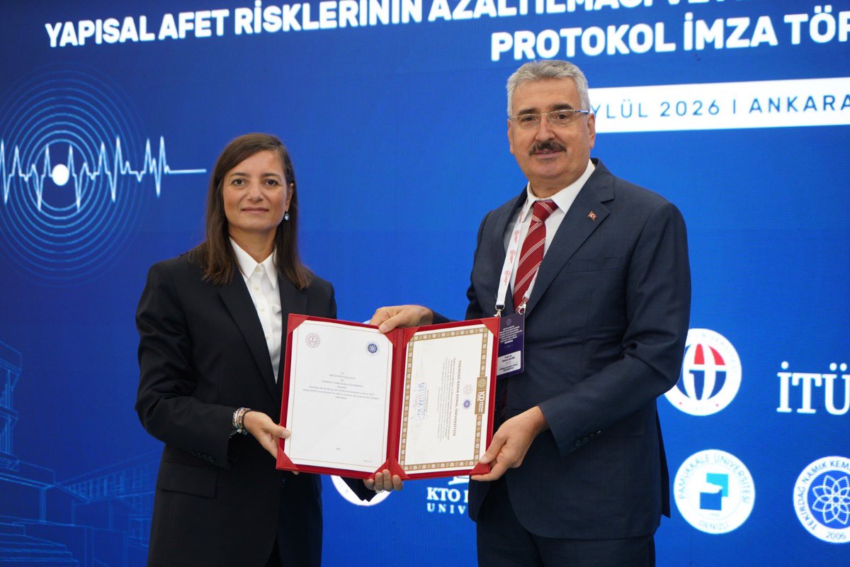 mebiegm's tweet photo. @tekirdagnku2006 adına ;
Rektör Prof. Dr. Mümin ŞAHİN
@HaberVANYYU adına ; 
Rektör Prof. Dr. Hamdullah ŞEVLİ
@YildizEdu adına ; 
Rektör yardımcımız Prof. Dr. Güleda ENGİN https://t.co/sfphSLPRuv