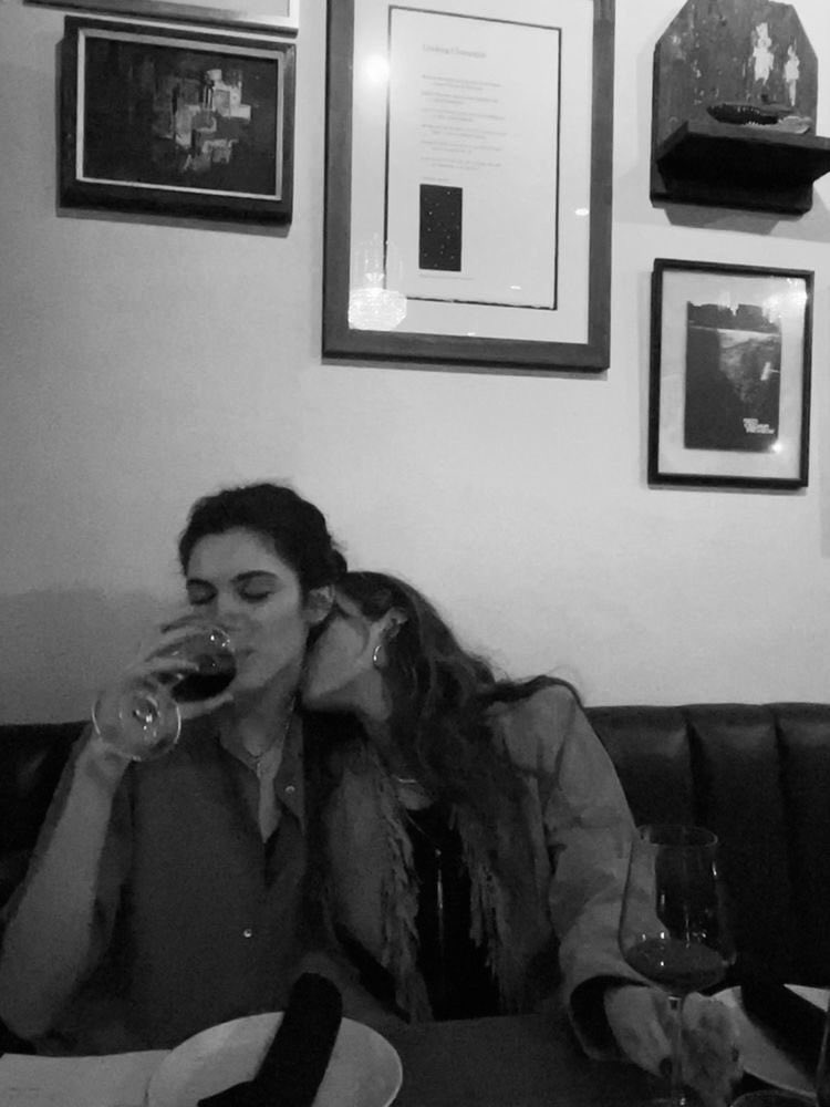 lushkisses3's tweet photo. dinner dates <3 ~ #wlw https://t.co/Q6y6xHmlYx