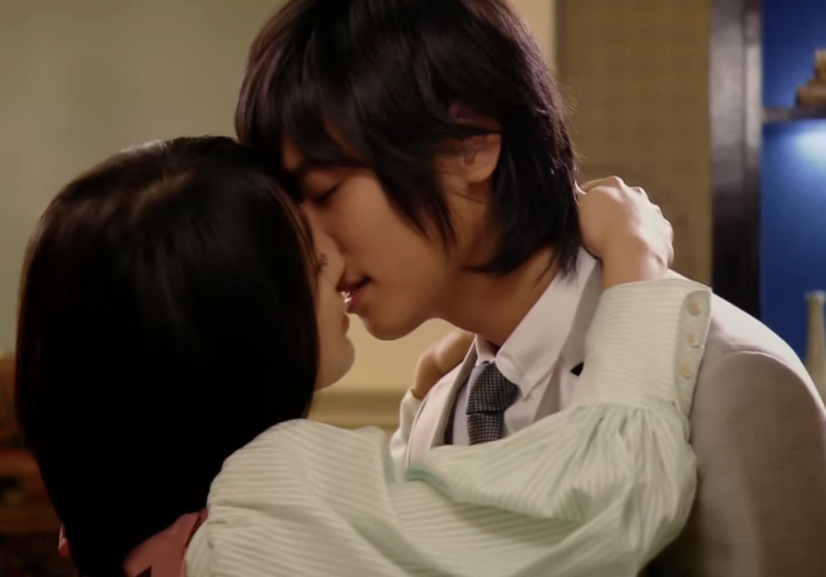 escapefrom72's tweet photo. 난 일멜 키스라고하면 맨날 왼쪽꺼나 생각했지
오른쪽일거라곤 상상도못함 https://t.co/mhIqfwNysg