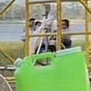 payongnikino's tweet photo. yoko na pala, may sniper sa likod katakot https://t.co/TrJUyqEGKR
