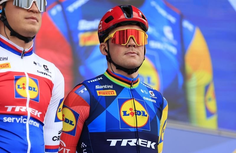 RuedaPedal's tweet photo. 🚨"Pedersen abandona en La Vuelta" La Vuelta a España se queda desde este miércoles sin otra de las grandes figuras del ciclismo después de que el danés Mads Pedersen haya abandonado antes de la undécima etapa a causa de una enfermedad.😱😔😥 https://t.co/dQnQKrgj0i https://t.co/rGuyTghzH9
