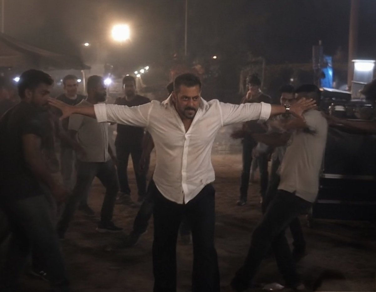 SK_Rcbian's tweet photo. #Salmankhan a massive fight sequence shooting in #filmcity for title #Monster https://t.co/wph4uVDnST