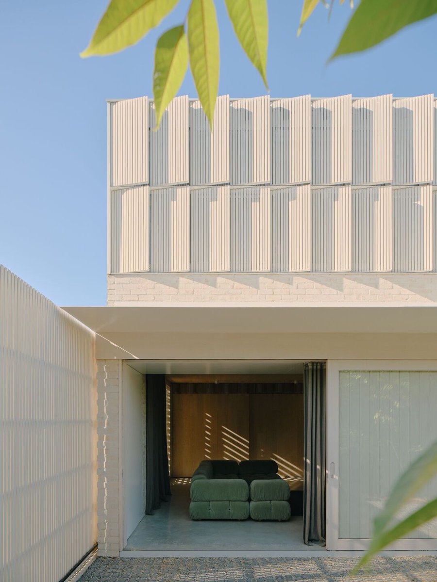 Archello's tweet photo. Returning Home by Blair Smith Architecture reworks a late-19th-century Federation house with a carefully set-back two-level addition. 
https://t.co/EmUfWvO94p 

#TimberCladding #AdaptiveReuse #MaterialDialogue https://t.co/VBBhFt2Ud9