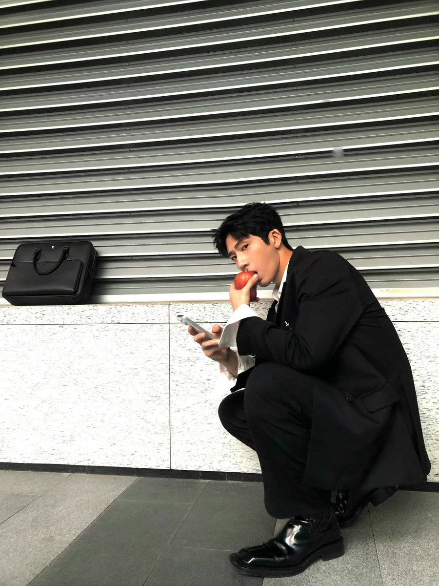 boranfiles's tweet photo. 260902 Jing Boran Studio Weibo Update

#JingBoran #井柏然 #TheEarlySpring https://t.co/TQA0ZO9QHZ