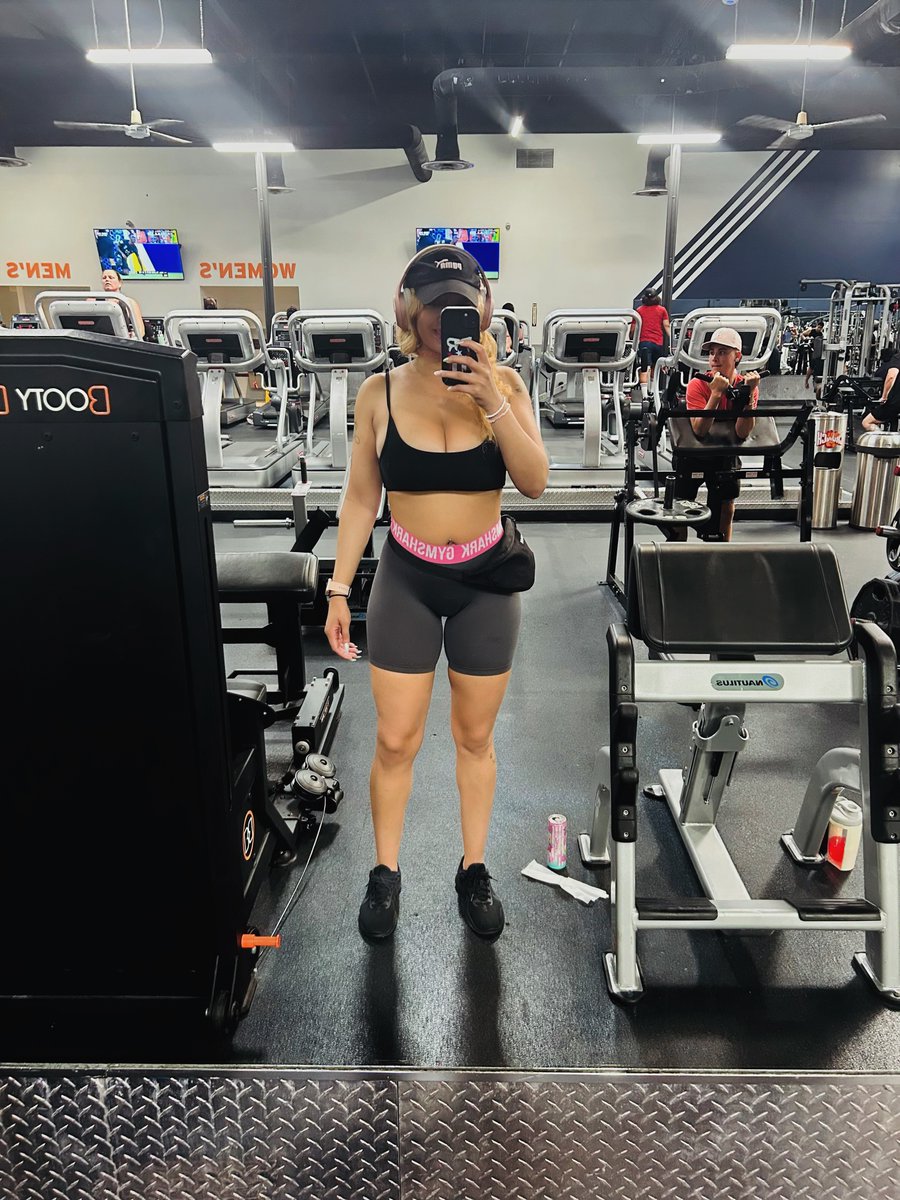 10Britofranco's tweet photo. Stronger every day with my favorite Gymshark essentials. Shop the collection through the link in my bio. https://t.co/q6iL8QcqaD
