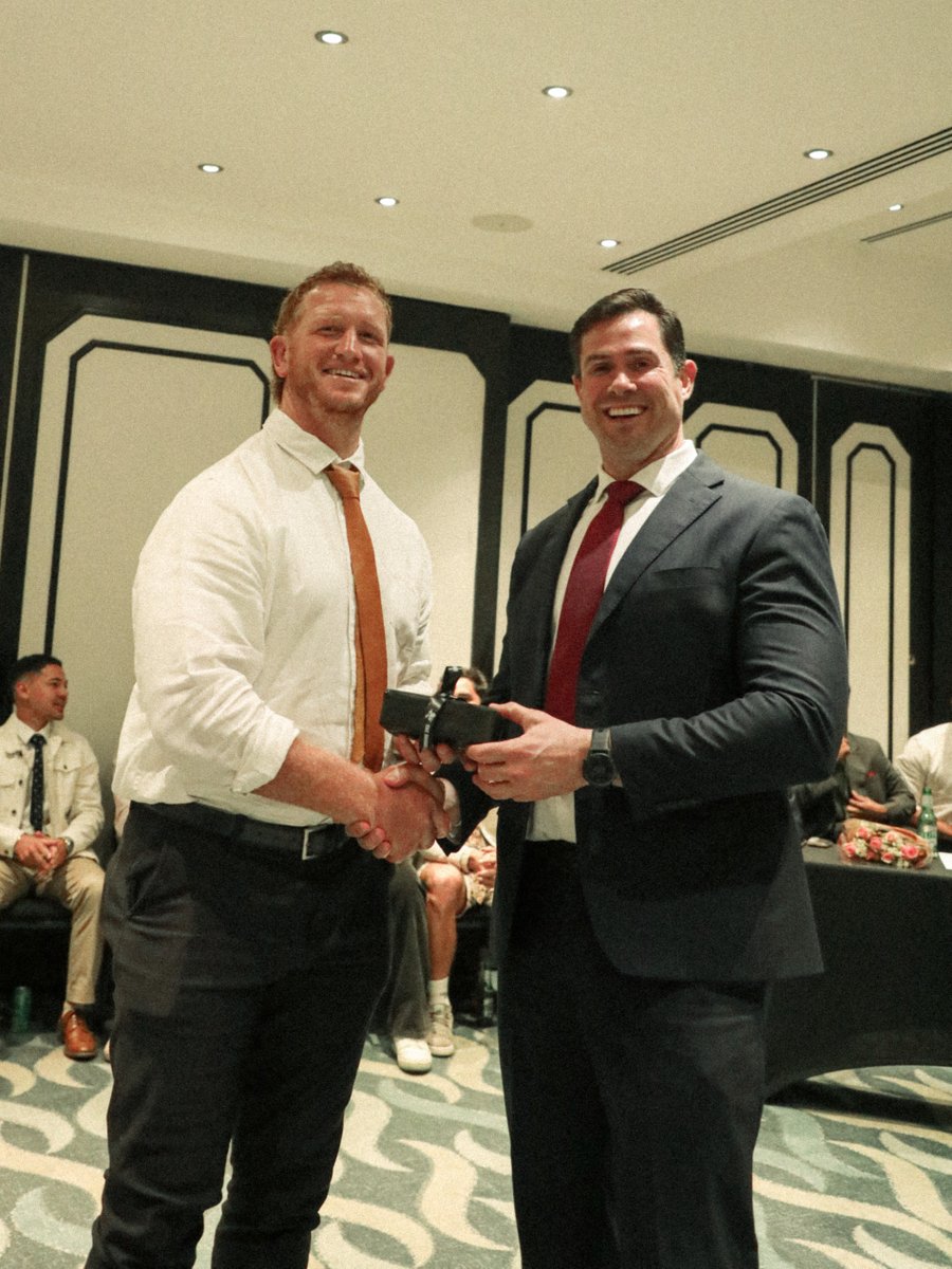 SharksRugby's tweet photo. More than the awards.

A night of recognition, a lot of laughs, and the kind of camaraderie that makes this group what it is.

The Carling Currie Cup season may be done, but the memories - and the brotherhood - remain. 🖤🤍

#SharksRugbyClub #BlackWhiteForever #HollywoodbetsSharksXV #CarlingCurrieCup