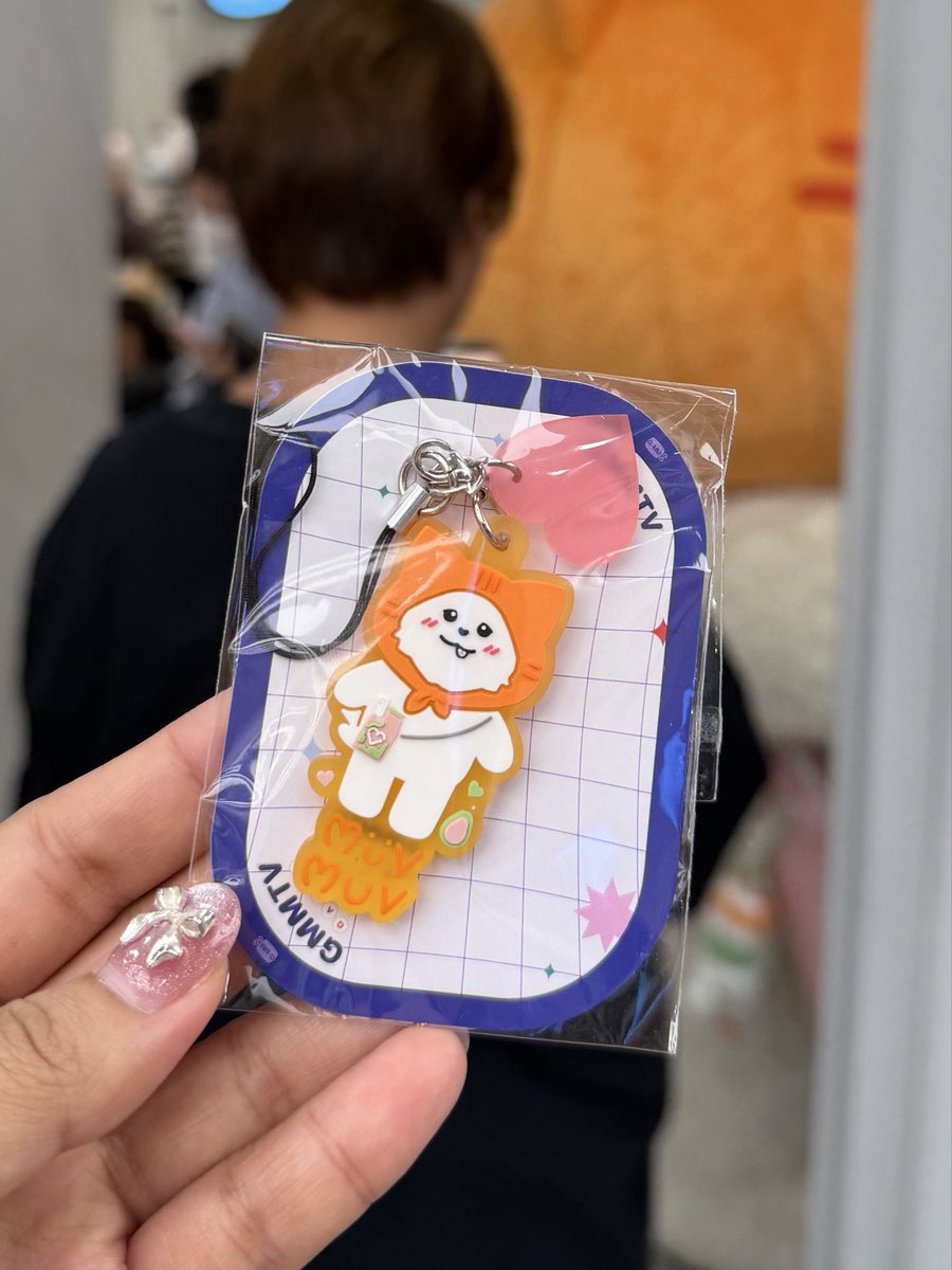 cakebbp's tweet photo. 🗣️ “ หมุนกาชาได้เมิฟด้วยน้า เย่ ”
🧡 " น่ารักจังเลย ขอบคุณนะค้าาา "
🗣️ “ อันนี้กินได้มั้ย ”
🧡 " หะ ยายจะกินกาชาปองเหรอคะ ?! "

#MUVMUV #GEMMHOUSE https://t.co/1EFsdF6Ztq