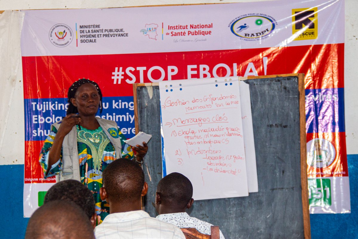 RadpiRdc's tweet photo. ITURI : À la veille de la rentrée scolaire, RADPI, en partenariat avec l'IRC, renforce les capacités des enseignants de la zone de santé de Tchomia sur le CREC pour lutter contre les rumeurs d'Ebola en milieu scolaire et distribue des kits WASH
#Radpi #IRC #Ebola #StopIntox #CREC https://t.co/1NizXHpekR