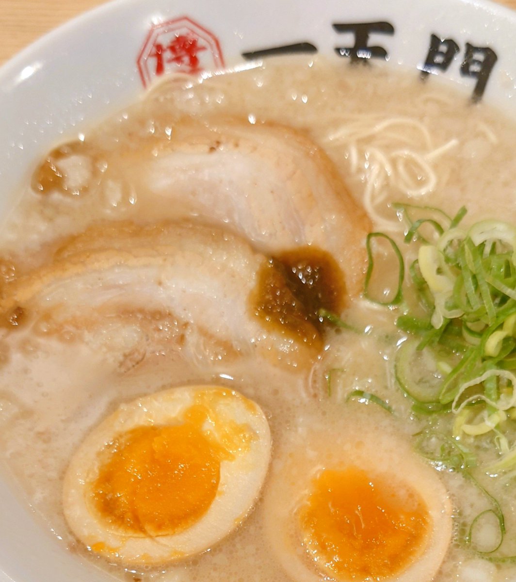IMOUTO_ONLY's tweet photo. なんか新しいラーメン屋できてた。青ダレ https://t.co/LocUwNtIp2
