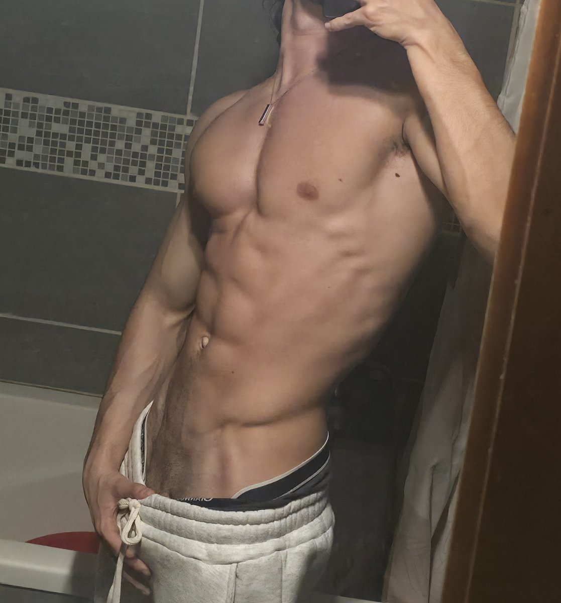 giovabu49913's tweet photo. REPOST if I should take off the pants 😏

#muscles #muscleworship #hunk #master #cashmaster #paypigs https://t.co/wckPkhCWyf